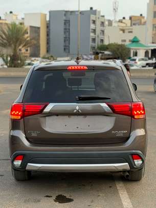 Mitsubishi outlander image 9