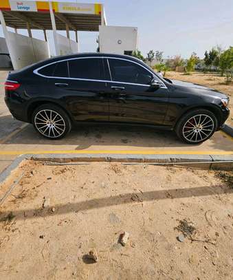 Mercedes-benz glc-300 image 4