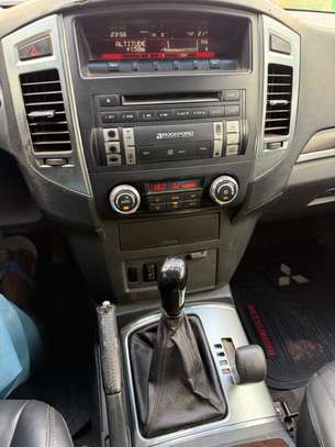 Mistubichi pajero 2015 image 2