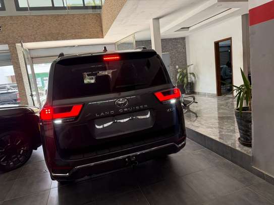 Toyota Land Cruiser VXR 2025 image 12