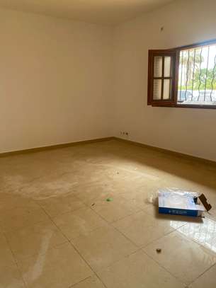 Villa R+2 à vendre Tf aux Maristes image 8
