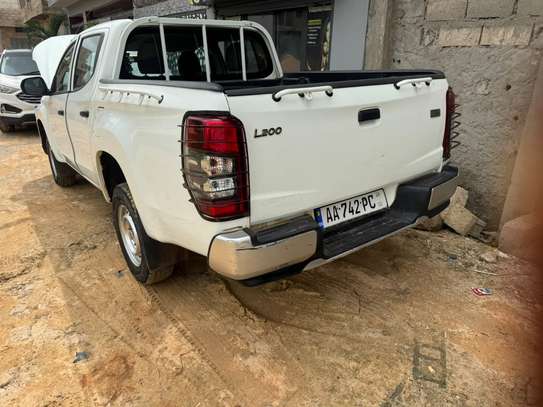 Pickup L200 état neuf image 9