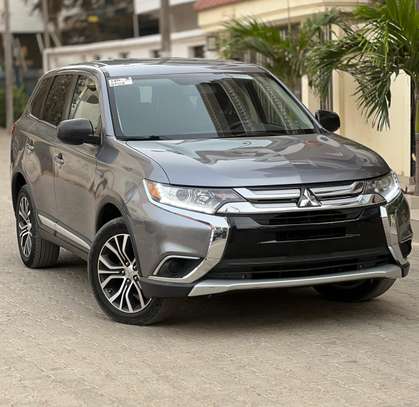 Mitsubishi Outlander 2018Gris SUV spacieux fiable image 13
