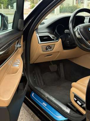 Bmw 740 Li image 9