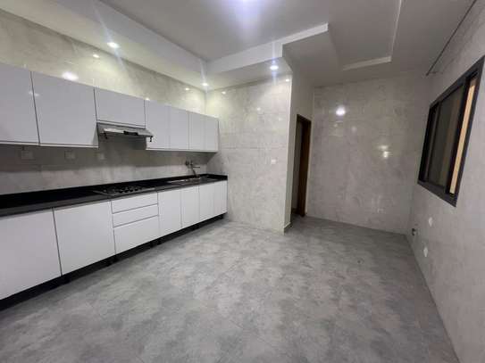 Appartement F4 à louer aux Mamelles cité Mbackiyou Faye image 13