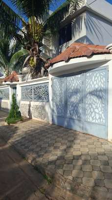 Villa R + 1, 225 m2,  Cité Ridwan,  M'Bao TF image 2