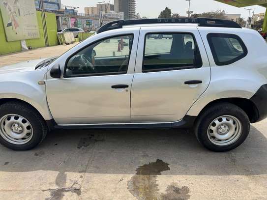 RENAULT DUSTER image 5