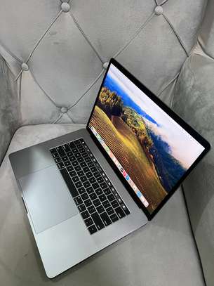 MacBook Pro 15pouce 2018 corei7 image 3