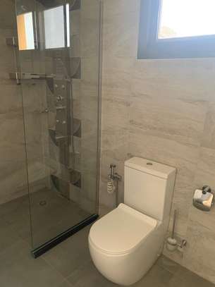 APPARTEMENT de types F4 A louer NGOR~ALMADIES image 5