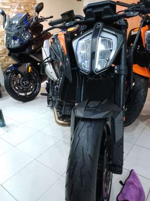 KTM 890 duke image 3