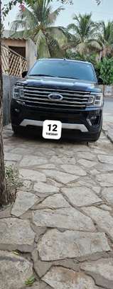 Ford expedition xlt image 4