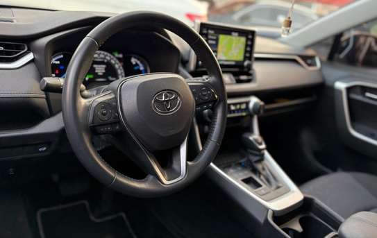 Toyota RAV4 hybrid image 4
