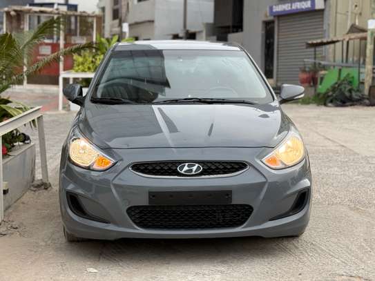 Hyundai accent image 2