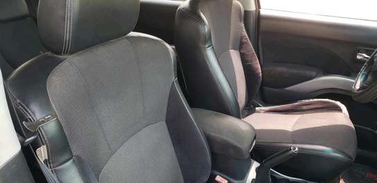 MITSUBISHI OUTLANDER image 3