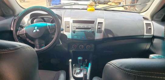 MITSUBISHI OUTLANDER image 2