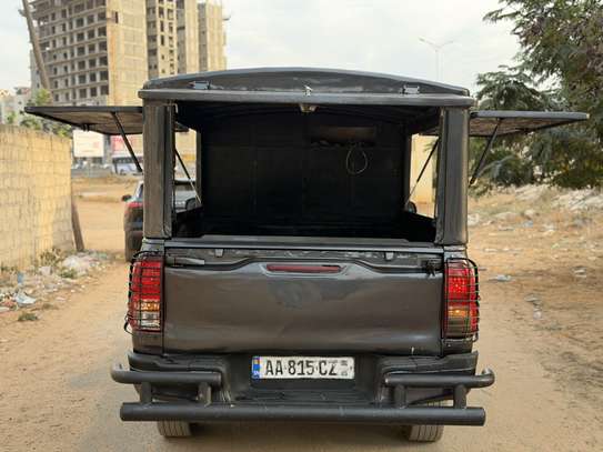 TOYOTA HILUX 2021 image 8