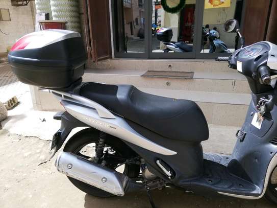 MOTO SCOOTER À VENDRE SUZUKI -  Sixteen 125 cc image 1