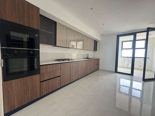 Apparemment à louer corniche fan résidence 4 chambres image 5