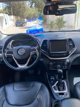 LOCATION TRÈS BELLE JEEP CHEROKEE image 2