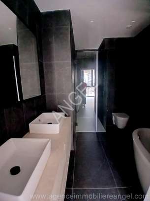 Ref_2811_PL_ Duplex avec terrasse  à louer aux Almadies image 4