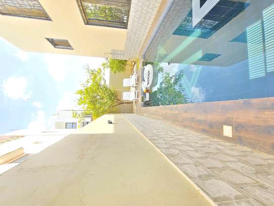 Villa avec jardin et piscine à saly image 3