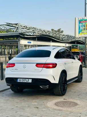 Mercedes GLE image 2