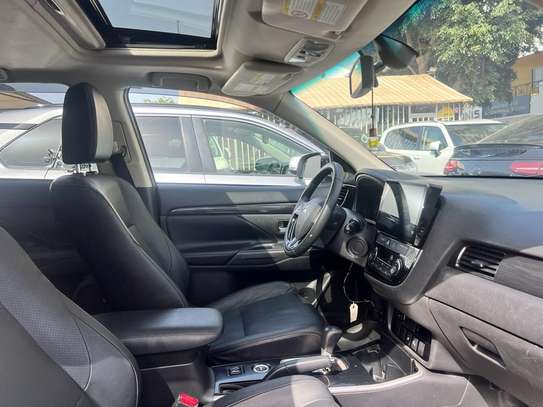 MITSUBISHI OUTLANDER 2018 image 12