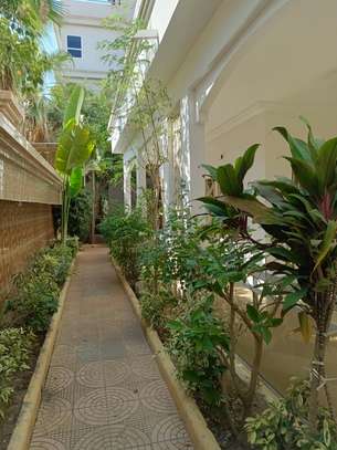 Villa R+2 de 300 m² à louer à stèle Mermoz image 15