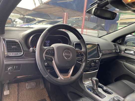 Jeep Grand Cherokee image 4