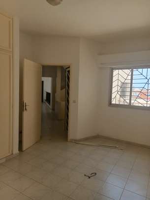 Villa R+1 de 4 chambres salon à NGOR image 10