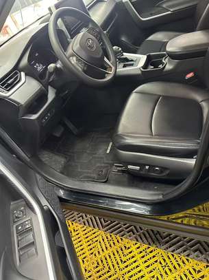 2020 TOYOTA RAV4 image 6