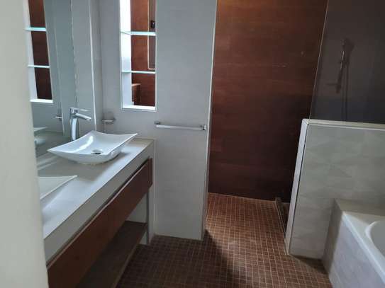 Trois chambres à louer par mois image 9