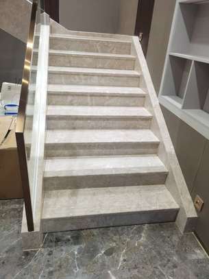 ESCALIER EN MARBRE image 1