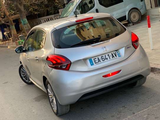 Peugeot 208 image 5