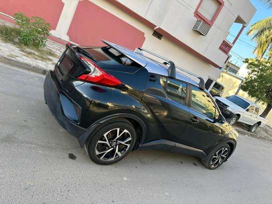 TOYOTA C-HR image 6