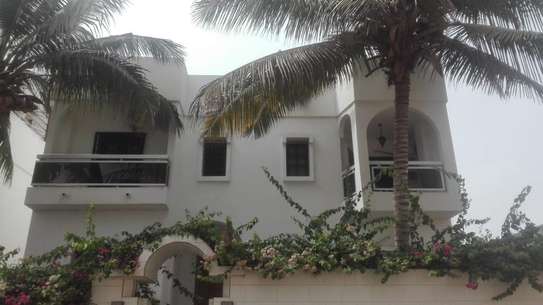 Villa R+1 à Louer à NGOR vers Casino du cap vert image 8