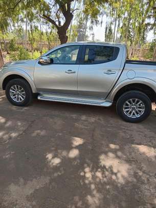 Mitsubishi L200 pick-up argent robuste polyvalent image 5