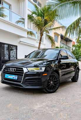 Audi Q3 Full Black 2019 image 4