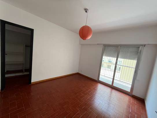 Appartement F3 salon à louer au plateau image 4