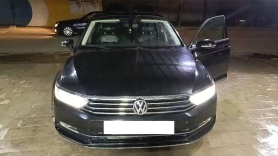 Volkswagen Passat Berline Noir confort et performance image 1