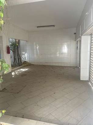 Villa 10 pièces à louer au point E image 3