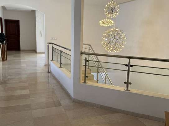 Magnifique villa R+2 à louer aux Almadies image 12