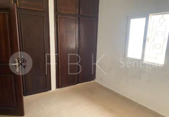 Superbe Villa R+1 avec Piscine et Jardin aux Almadies image 15