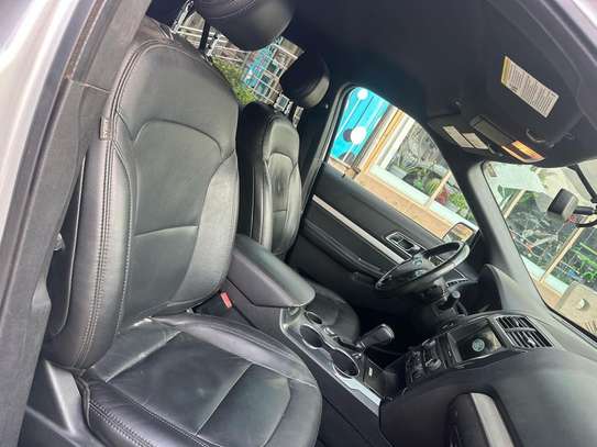 Ford Explorer XLT 2017 image 9