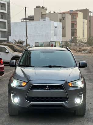 Mitsubishi outlander image 2