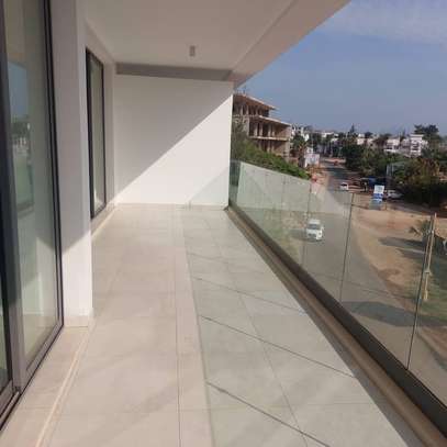 Appartement neuf à louer sur la corniche des Almadies image 10