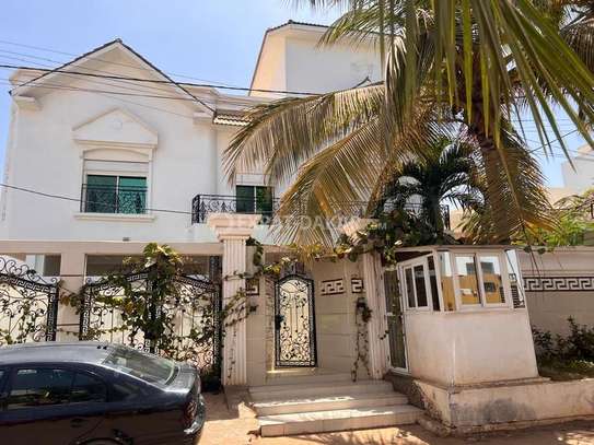 Grande maison avec piscine à louer aux Almadies image 2