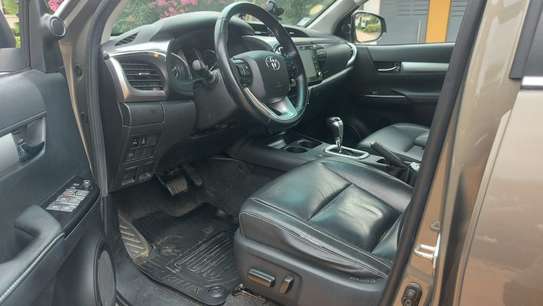 TOYOTA HILUX 2021 image 9