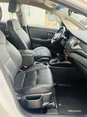 Kia rondo image 9