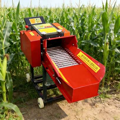Déchiqueteuse électrique rouge robuste avec roues pivotantes image 3